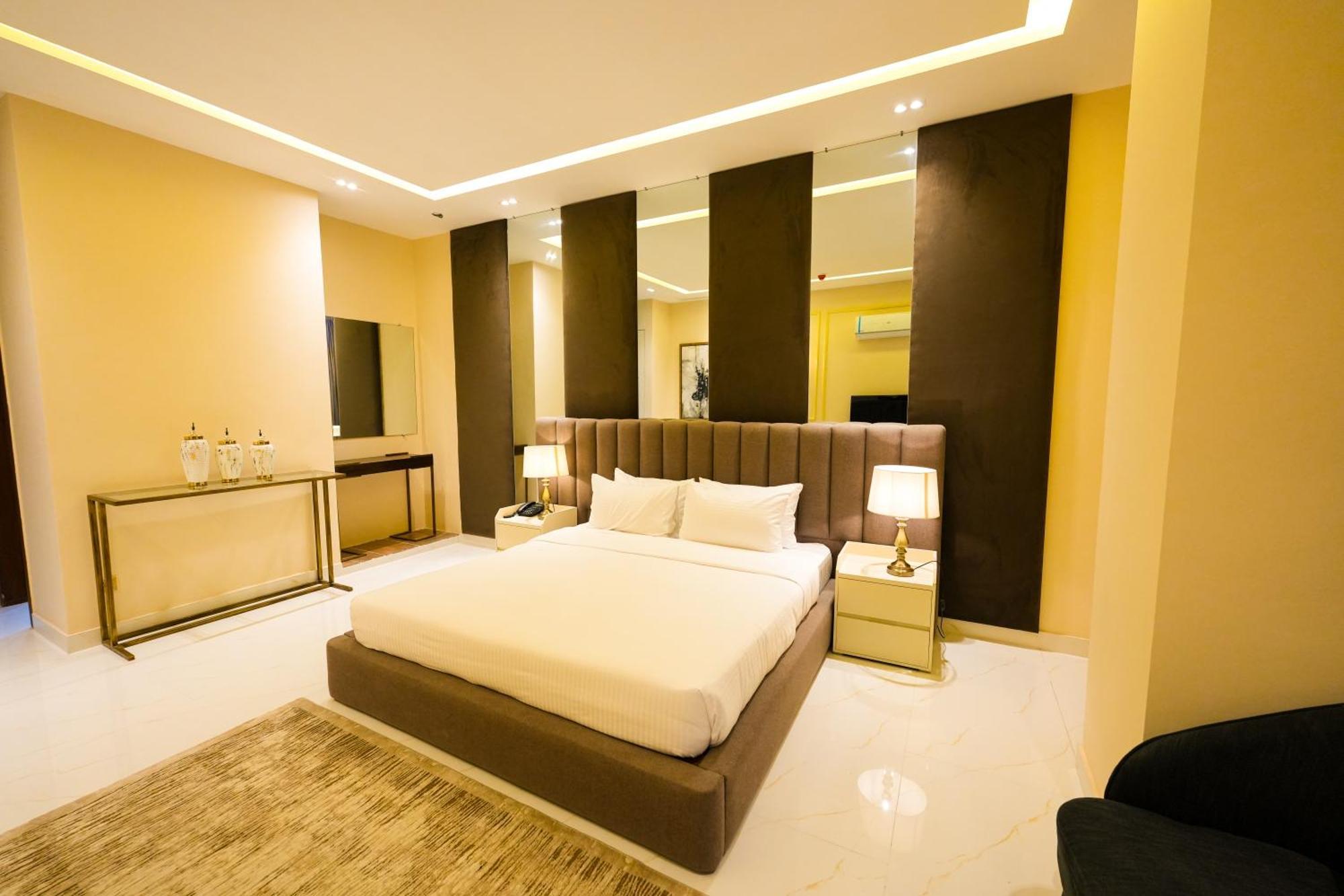 Pavilion Suites - Premium Aparthotel In Bahria Town Rawalpindi Exteriör bild